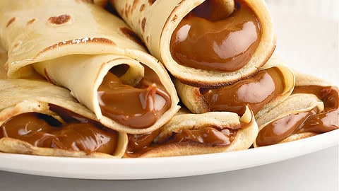 Spreading dulce de leche on Argentine crepes