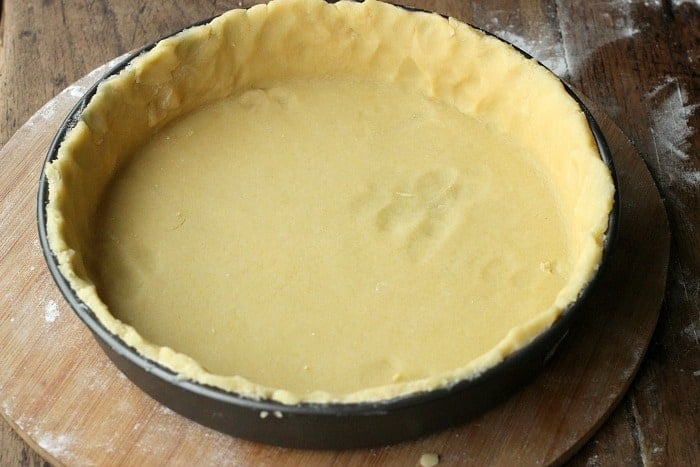 Pie pan lined with easy Ricotta pie dough 