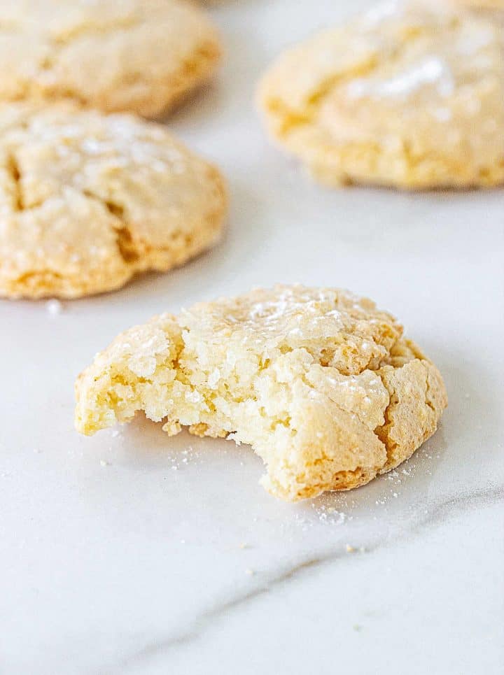 Italian Amaretti Cookies (4 ingredients) - Vintage Kitchen Notes