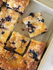 Blueberry Crumble (easy recipe with video) - Vintage Kitchen Notes