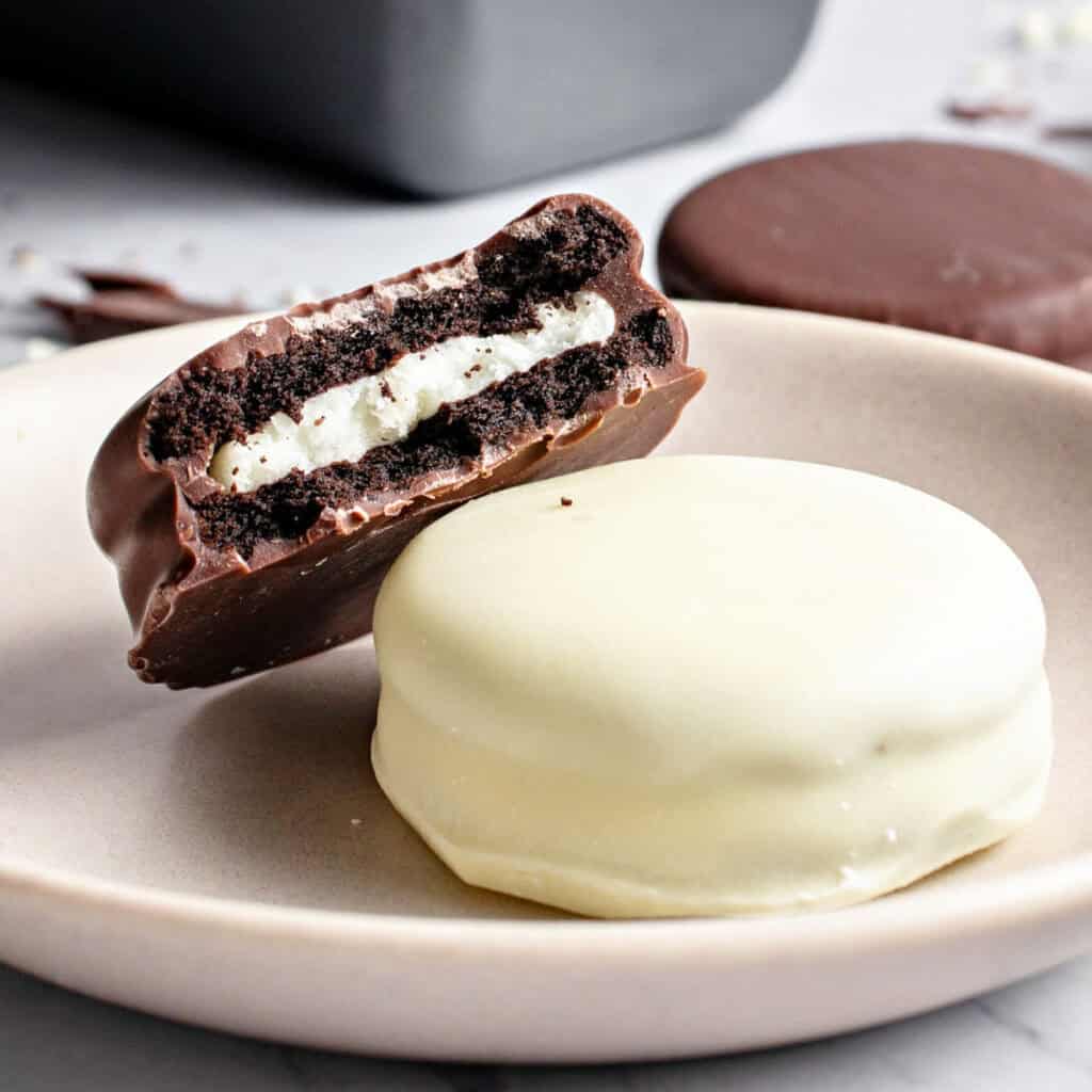 Chocolate Covered Oreos (white and dark) - Vintage Kitchen Notes